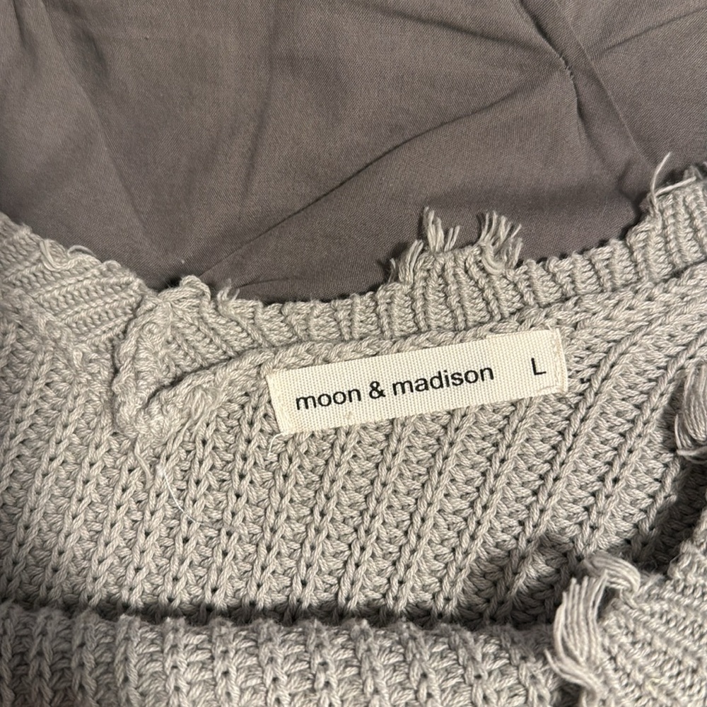 Distressed sweater - size Large in a soft green/grey color - Picture 2 of 3